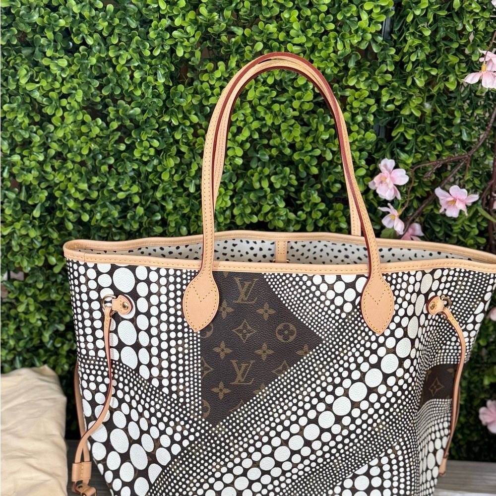 Louis Vuitton Pre-Owned Yayoi Kusama 2012 MM Monogram Never Full MM - Picture 2 of 16
